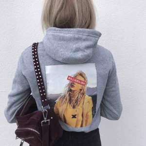 Hoodie - Säljer denna sjukt coola hoddie från ”Billie Eilish Collection”. Använd fåtal gånger, aldrig tvättats.