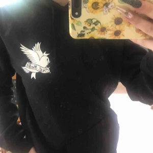  - Lil peep crybaby hoodie Ej äkta!  Jag tar bud på alla plagg om flera har intresse, annars gäller först till kvarn vid snabb affär💗 Djur finns i hemmet. Köparen står för frakten men går även att hämta upp i Borlänge🌟 