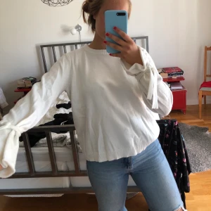 Vit tjock tröja Nakd S - Soft material och as nice till hösten. Köparen står för frakten :)
