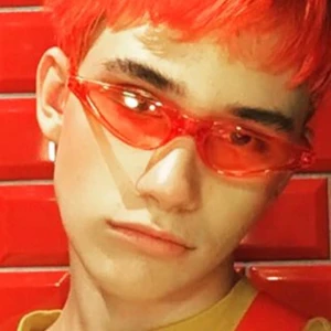 snygga glajjor - hola! dessa är glajjor från när jag sminkade mig ca 2017 från beyond retro...... dom skulle va jävligt snygga på nån annan asså men inte på mig😍 Kan träffas på söder men annars står köpare för frakt🤗 h