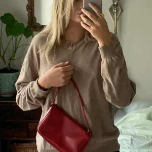 V-ringas tröja - Dunderbra skick, jätteskön också! Rekomend, rekomend! 