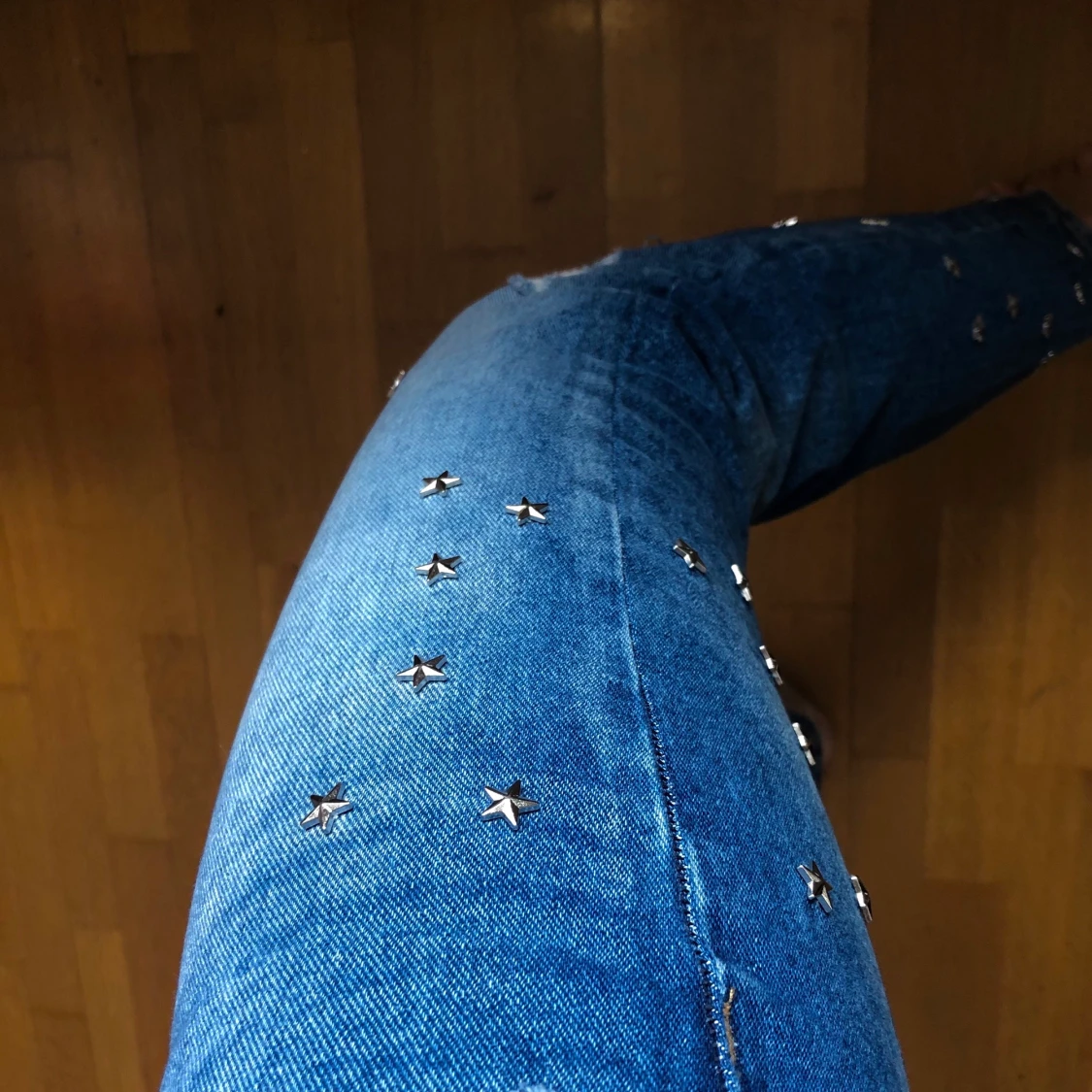 Jeans med stjärn-nitar - 91