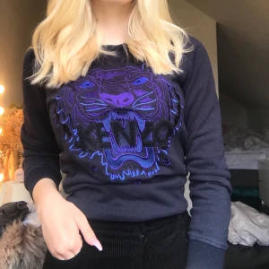 Kenzo tröja - Fin tröja i okej kvalitet. Mörkblå långärmad / original 1300 priset kan diskuteras 