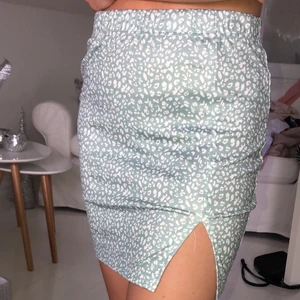 Fin kjol från shien  - En jätte fin mint grön kjol som är perfekt nu till sommaren från shien. Storlek xs. Nypris: runt 100kr mittpris:40kr+ frakt🍭🍭