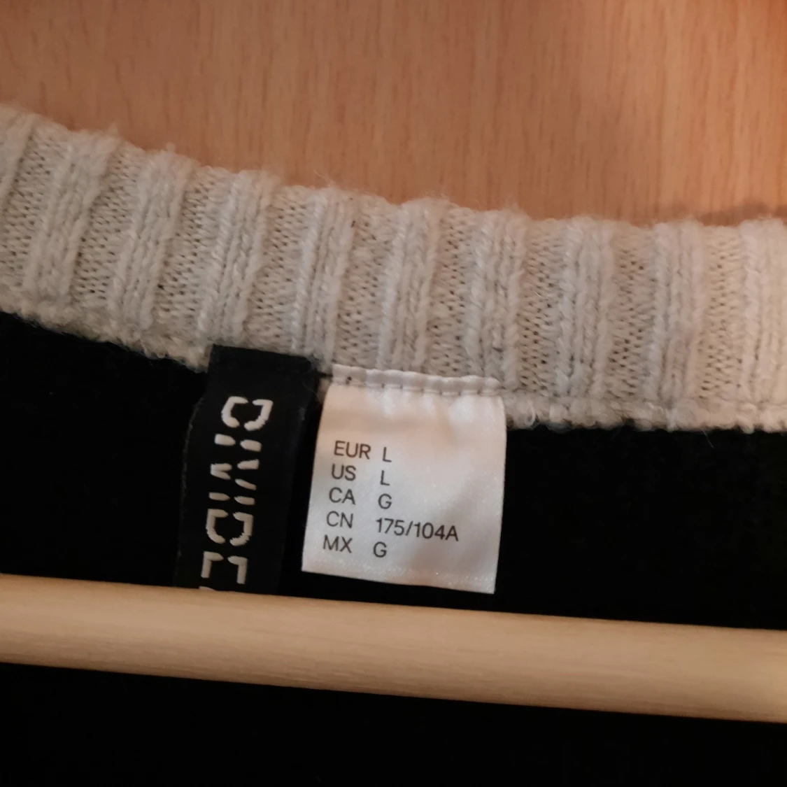 H&M stickad tröja i strl L - 90