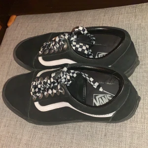 Vans skor🌟❤️ - Använda ca 3ggr köpte dom på vansbutiken för ett tag sen. Sparsamt använda. (Köparen står för frakten)✨❤️