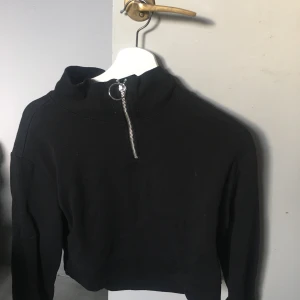 Hoodie med dragkedja - Cool tröja skönt material 