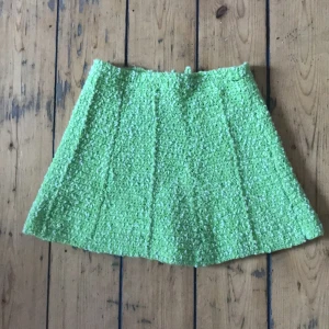 Grön mini kjol - Passar någon från 150-160