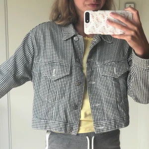 superfin höstjacka - köpt på zara och använd fåtal gånger🥰 frakt tillkommer