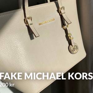 Fake | Michael Kors | Second hand online | Köp på Plick