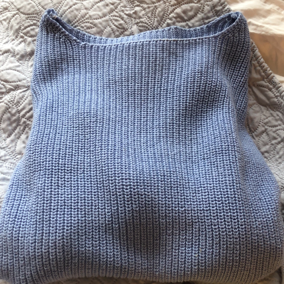 Ljusblå tröja, vida armar - 91