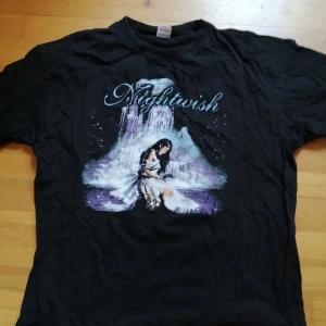 Nightwish tshirt - Nightwish t-shirt I fint skick i storlek XS. Har ej möjlighet att visa hur den ser ut på. Priset är inkl vanlig frakt 