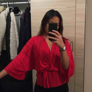  - Jättefin pleated topp från Nelly. Köpte det i somras, men jag använde det bara en gång. Storleken är XS och passar jättebra.