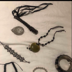  - Smycken i nyckick ej använda ! Säljes 20kr styck eller alla för 100kr