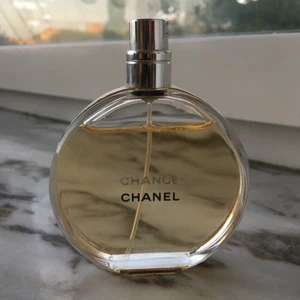  - säljer min parfym där det är ca 45 ml kvar då min kille är parfymallergiker. hämtas i sthlm eller skickas om köparen betalar frakt.    jag säljer massor av produkter & plagg (lägger upp mycket nytt i dagarna), vill du ha flera saker blir det mängdrabatt. 