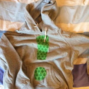  - Hoodie! Köparen står för frakt:)