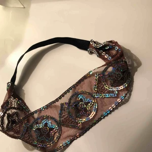  - Brunt/glittrigt hårband 