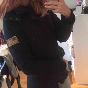  - Svea vinterjacka i storlek xxs  Sparsamt använd Tillhörande fuskpäls finns 