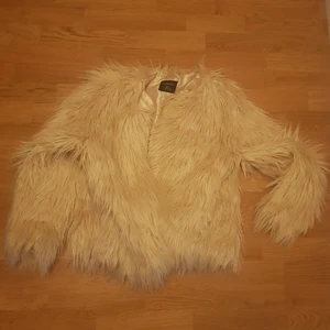  - Fuskpälskacka i jättefint skick. Strl M