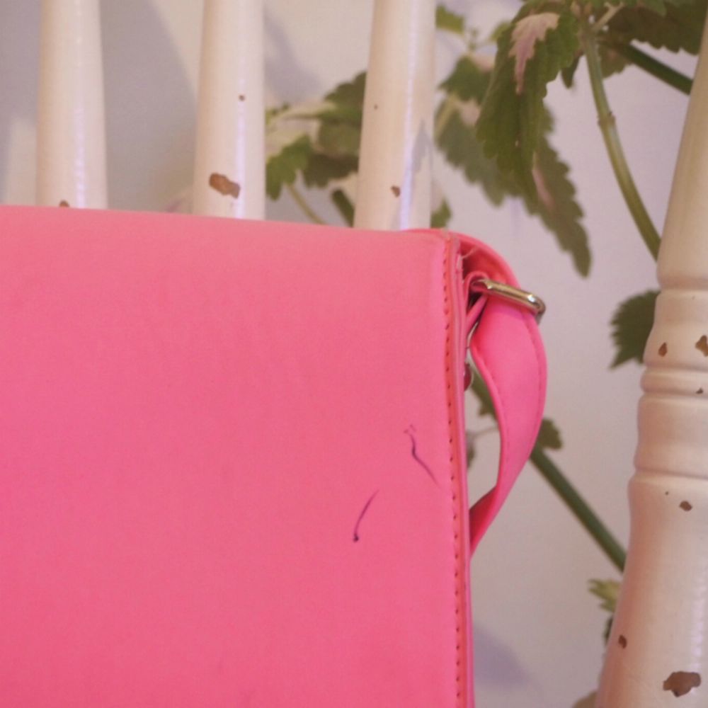 gullig rosa handväska! finns i stockholm men kan även frakta mot fraktkostnad! . Väskor.