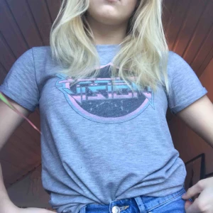  - Snygg rockig t-shirt ifrån stay. Betalning sker via swish 