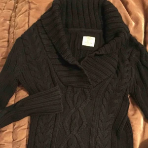  - H&M sweater, navy blue. Cable Knit