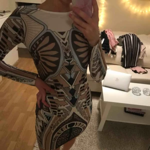  - Klännig från nelly, aldrig använd med lappar kvar! Köparen betalar frakt.