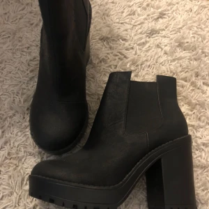  - Super snygga boots. Normala i storlek. Aldrig använda