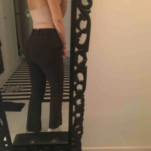  - Svarta kostymbyxor i suveränt skick, storlek 36. Frakt är inräknat i priset:)