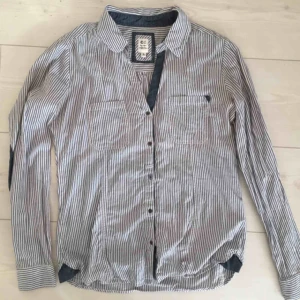  - Knappt använd skjorta från CC, Capri collection.