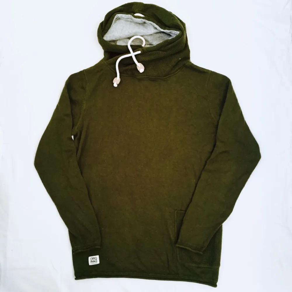 Tunt stickad mörkgrön hoodie med grått innertyg, skön, använd, bra kvalité!. Hoodies.