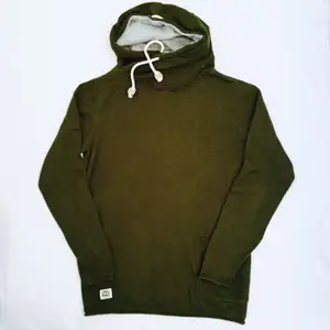 Tunt stickad mörkgrön hoodie med grått innertyg, skön, använd, bra kvalité!