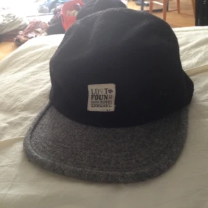  - 5-pannel.  Kan mötas upp i Stockholm eller skicka. Köparen står för frakten. 