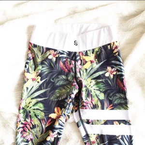  - ♡ Vietnam tights från Stronger! Supersnygga och sååå så sköna. Storlek S. Aldrig använda, endast provat! 