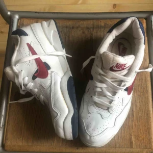  - Vintage Nike sneakers från 1995. Använda fåtal ggr. Fint skick