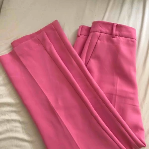  - Kostymbyxor köpta här på plick ❣️ Säljer pga. Får ingen användning hos mig. 