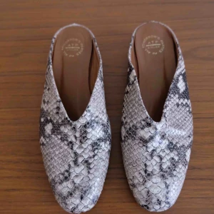  - Skor från ATP Atelier. Fint skick, använda ett fåtal gånger. 100% läder. Nypris ca 2000kr. Köparen betalar frakten.