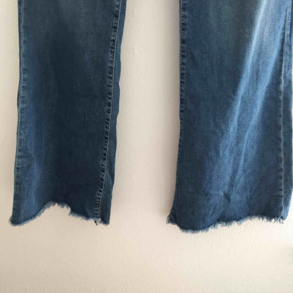 Världens ballaste bootcut jeans. Superstretchiga och sååå sköna. Nyskick, använda 1 gång . Jeans & Byxor.