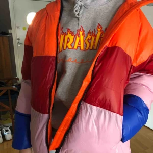  - Cool jacka från pretty little thing. Köparen står för frakten. 