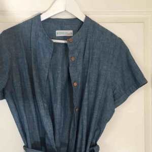  - Klänning från Cubus i tunt mjukt jeanstyg. Inköpt förra sommaren men knappt använd!  