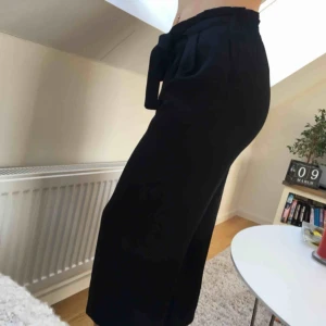  - Snygga utsvängda byxor från Zara! 