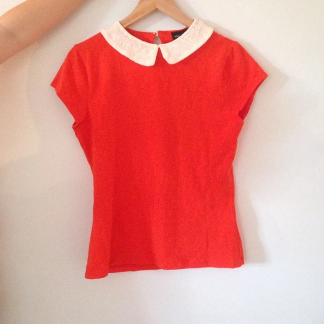 Jättesöt tröja med krage :))) lite mer orange än på bilden! Aldrig använd, prislappen kvar - 1401552249