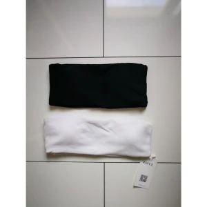  - Två bikini toppar från zaful. Aldrig använda.  Den vita är ribbad.  Svart XS Vit EU 36  Båda för 100kr  Separat 60kr stk 