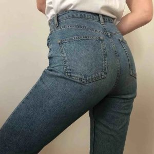 - Hade vart mina favvojeans om de inte var lite för stora för mig. Perfekt mom-jeans från Topshop.  Kan mötas upp i Göteborg eller frakta!