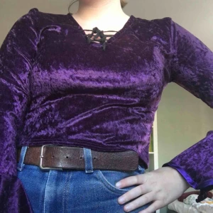  - Cool unik tröja från Humana! Kan mötas upp I Lund, annars betalar köparen frakt (: