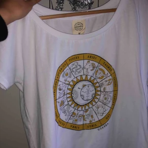  - Fin stjärntecken t-shirt. Aldrig kommit till användning så den är som ny.