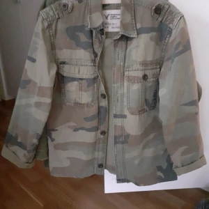 Camo jacka owersize st S  - Vintage camo jacka storek s en owersize modell 100 sek