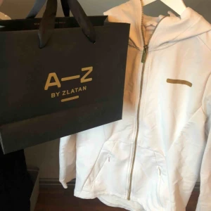  - Fint skick, som ny. Sparsamt använd. Storlek XS, passar S jättebra med. 