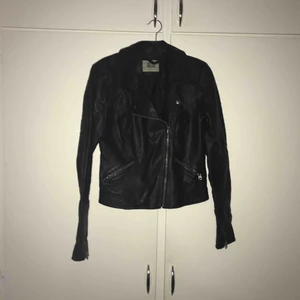  - Skin jacka som ej används  Skick: använd, gott skick