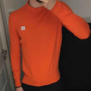  - Trendig tröja från acne. Aldrig använd endast prövad. Går inte att köpa just denna modell längre men liknande kostar runt 2000! Kan mötas upp och fraktar :)